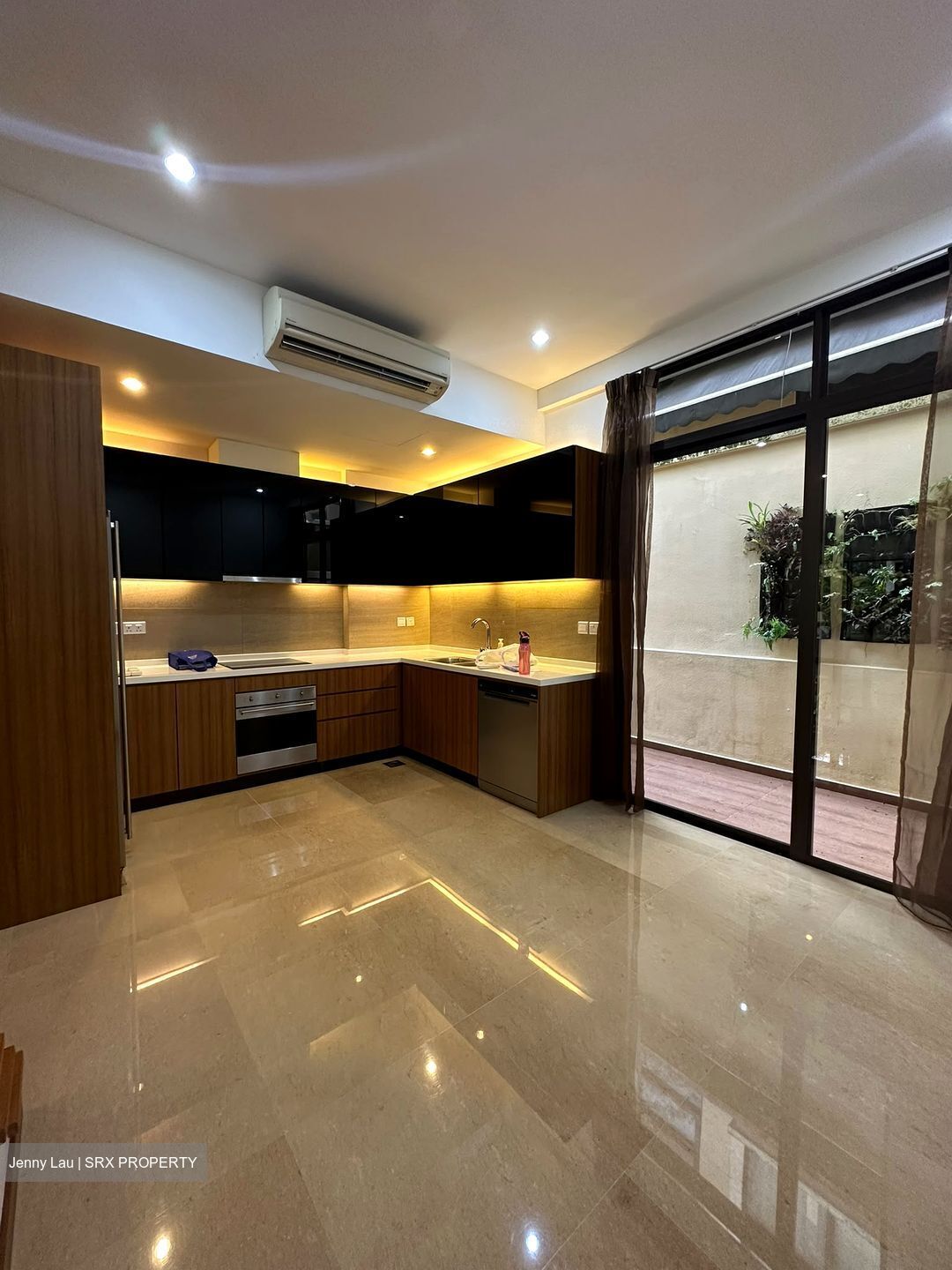 Holland Link (D10), Terrace #579188621